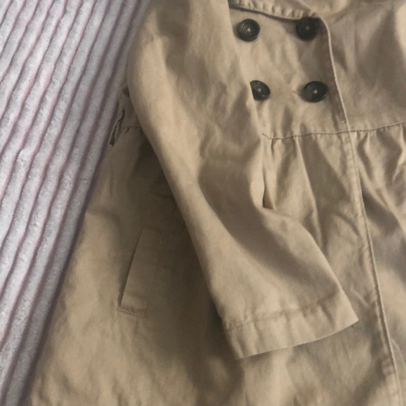 Adorable spring coat size medium - Picture 2 of 3